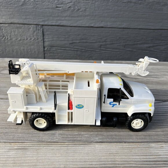 11" DG PRODUCTIONS -1996-2-1 CT Commonwealth Tele Pole Setter Auger Digger Truck - Picture 2 of 16